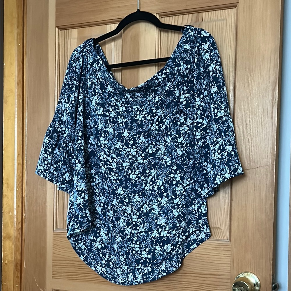 Blue‎ and White Boxy Blouse with Relaxed Sleeves